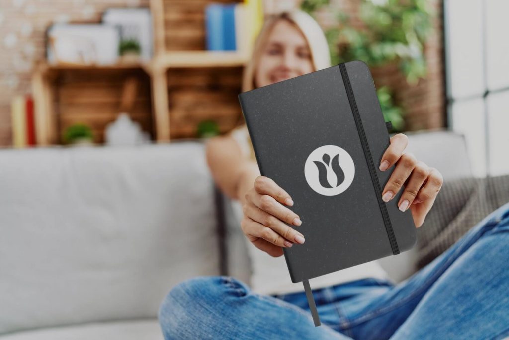 agende-personalizzate-aziende-regalo-corporate-1024x683 Personalizzare agende: la guida completa tra stile, foto e incisioni