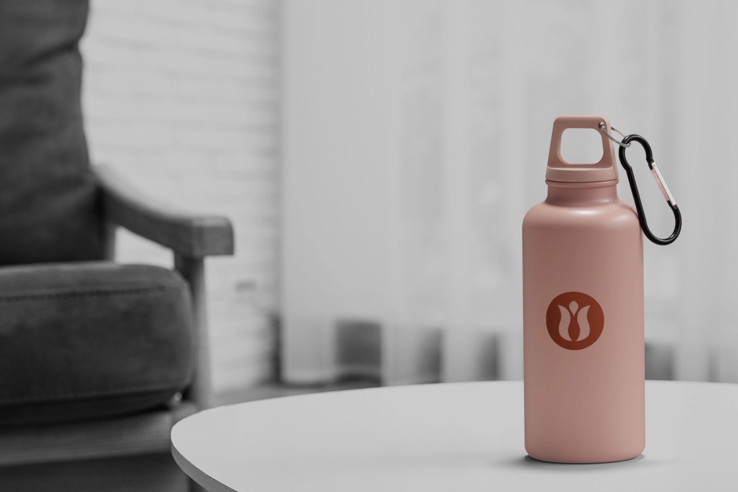 Borraccia riutilizzabile rosa con logo personalizzato Unigadget, ideale per ridurre il consumo di bottiglie di plastica monouso.