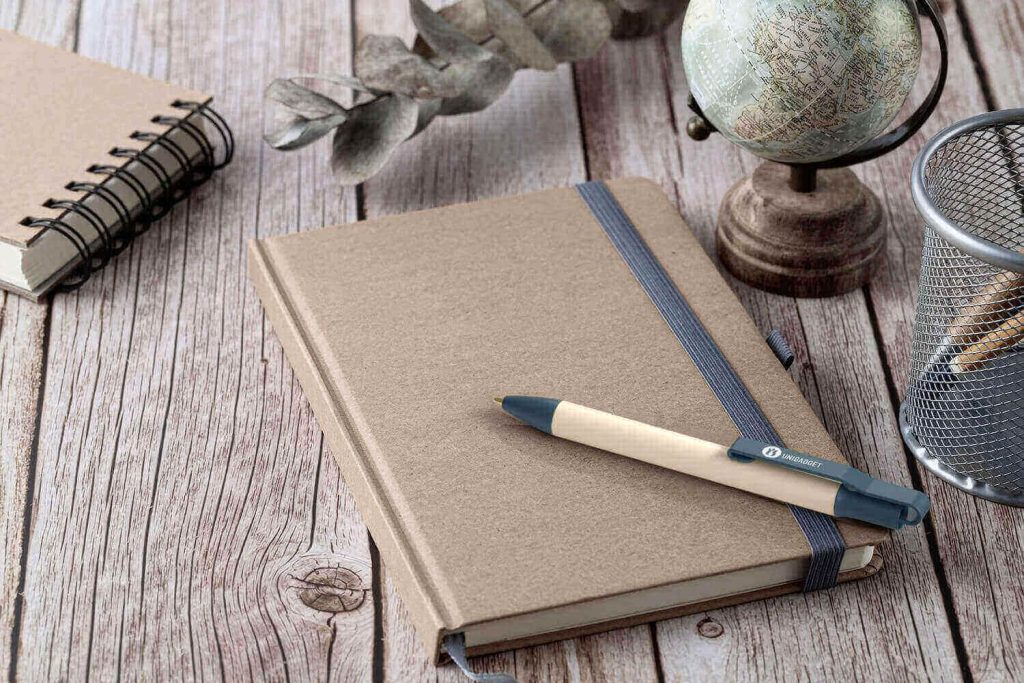 penna-personalizzata-bambu-ecosostenibile-gadget-1024x683 La personalizzazione delle penne e come scegliere la stampa giusta per il tuo brand