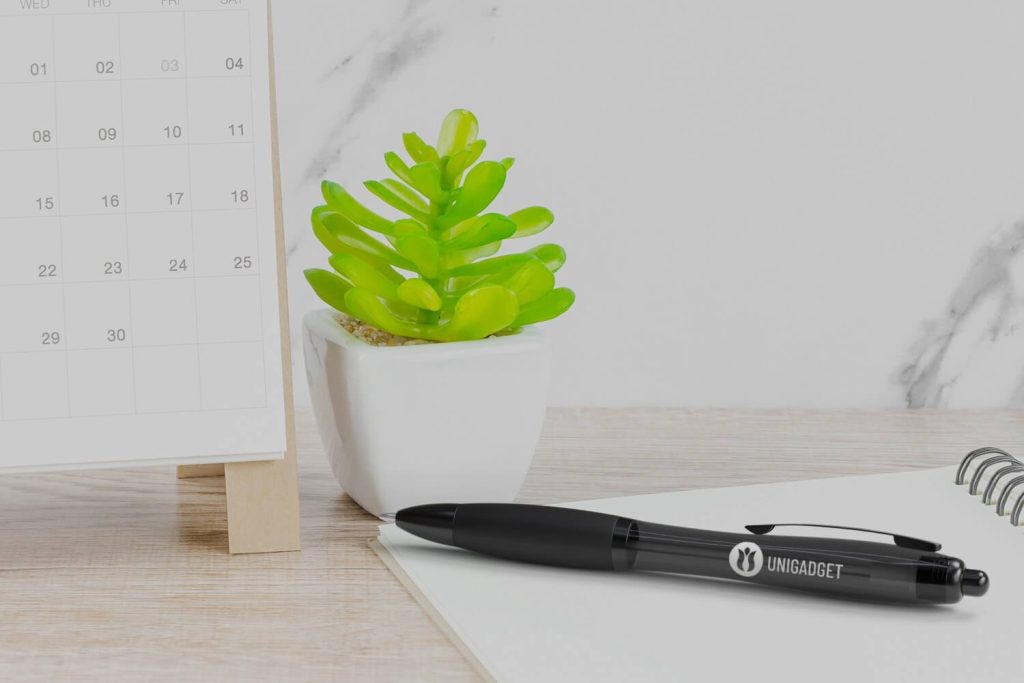 stampa-su-penne-aziendali-tampografia-logo-1024x683 La personalizzazione delle penne e come scegliere la stampa giusta per il tuo brand