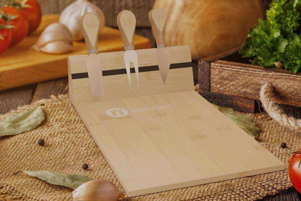 tagliere-legno-incisione-laser-gadget-alimentare-1024x683 Merchandising per il settore alimentare e HoReCa: i gadget da scegliere per eventi come Tuttofood Milano
