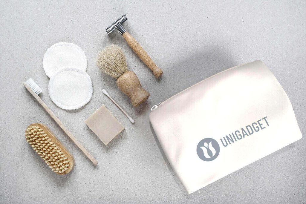 trousse-beauty-pochette-personalizzata-press-kit-moda-1-1024x683 Gadget promozionali per la moda: come creare il press kit perfetto per la Milano Fashion Week