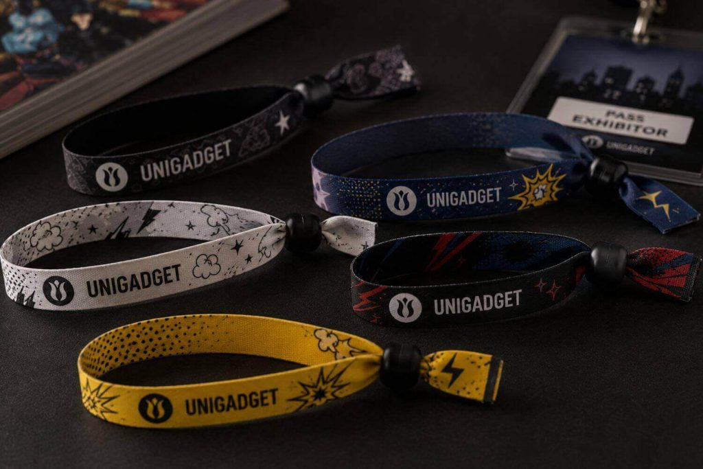 bracciali-personalizzati-eventi-fiera-controllo-accessi-1024x683 Gadget per eventi ad alta visibilità: come far spiccare il tuo brand tra la folla con il marketing fieristico